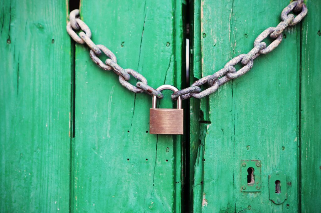 Break the chains and set yourself free with detached mindfulness