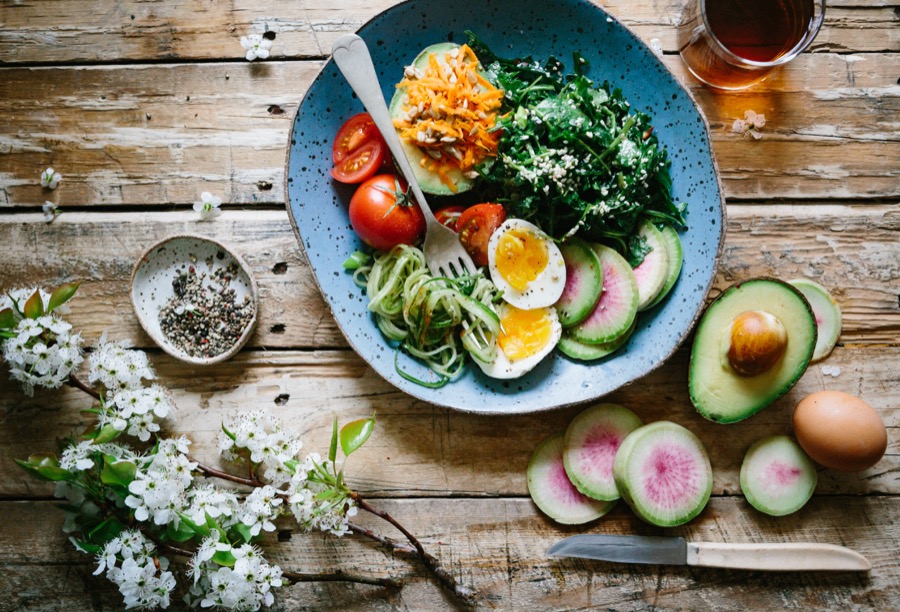 Eating healthy is a great way to incorporate mindfulness into your daily fitness routine