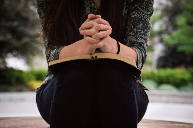 What is the Role of Prayer in Christianity? Understand Its Significance